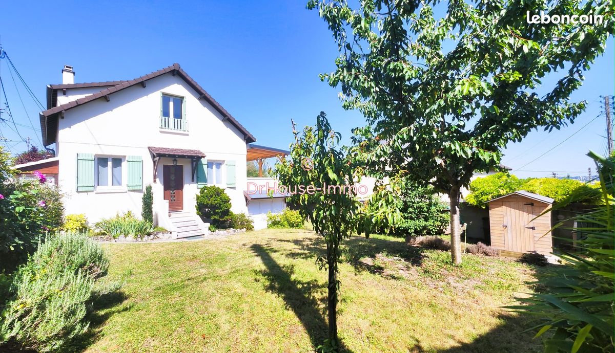 Casa de 3 dormitorios en Savigny-sur-Orge, France No. 146104