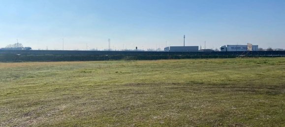 14000m² Land in Piacenza, Italy No. 28990 5