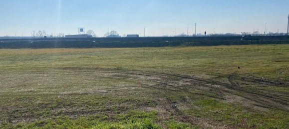 14000m² Land in Piacenza, Italy No. 28990 7