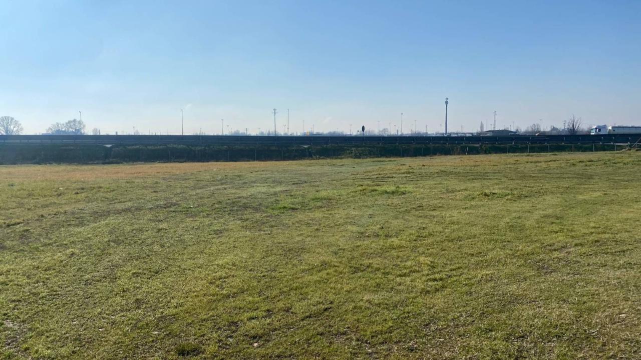 14000m² Land in Piacenza, Italy No. 28990