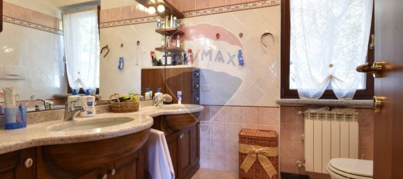 3 bedrooms Villa in Paruzzaro, Italy No. 327967 13