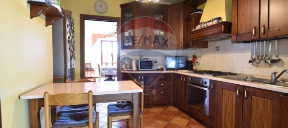 3 bedrooms Villa in Paruzzaro, Italy No. 327967 4