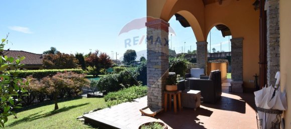 3 bedrooms Villa in Paruzzaro, Italy No. 327967 32