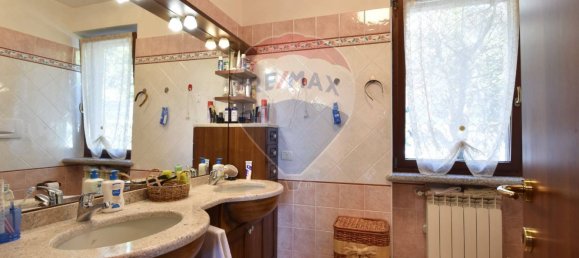 3 bedrooms Villa in Paruzzaro, Italy No. 327967 14
