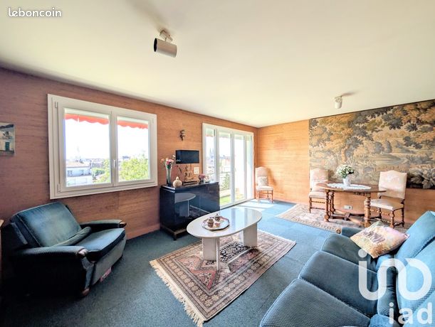 2 bedrooms Apartment in Bordeaux, France No. 282066