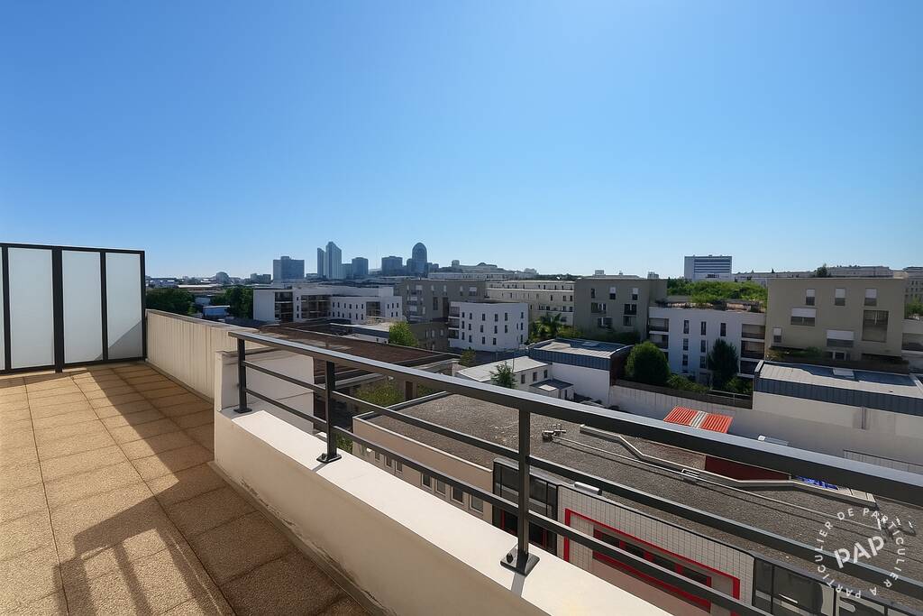 Studio in Nanterre, France No. 332445