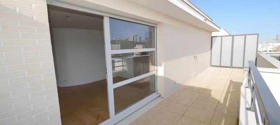 Studio in Nanterre, France No. 332445 2