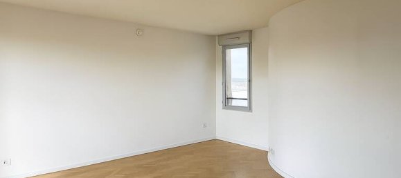 Studio in Nanterre, France No. 332445 4