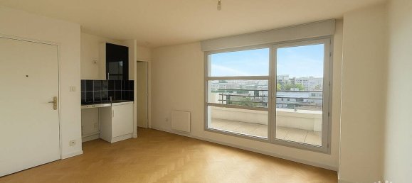 Studio in Nanterre, France No. 332445 3