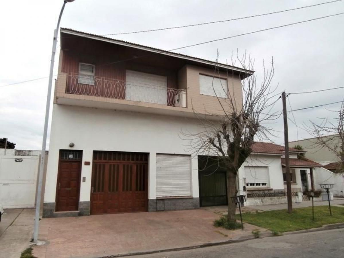 2 bedrooms House in Mar del Plata, Argentina No. 76850