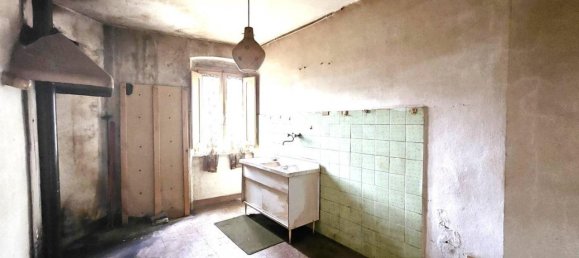 10 rooms House in Pistoia, Italy No. 41379 12