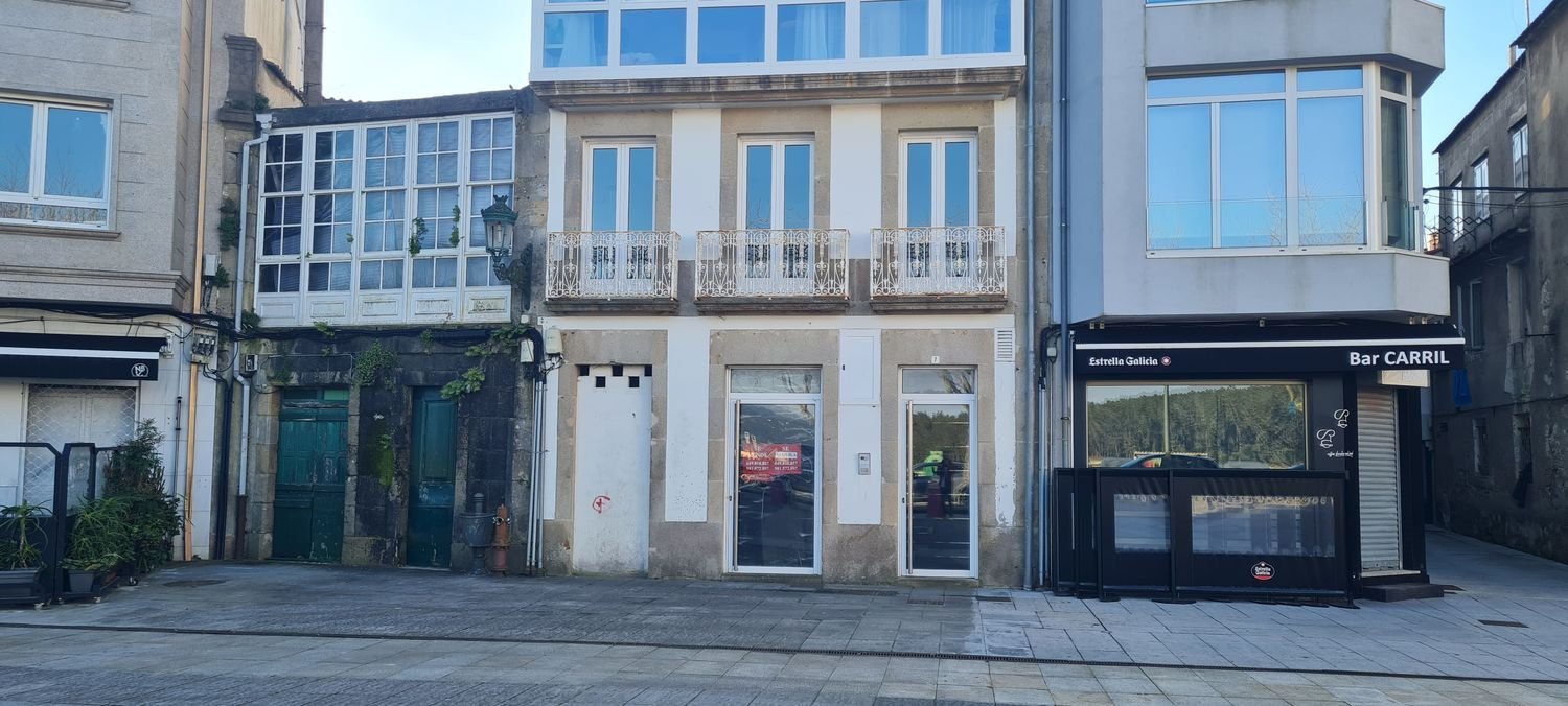 146m² Commercial property in Vilagarcia de Arousa, Spain No. 82723