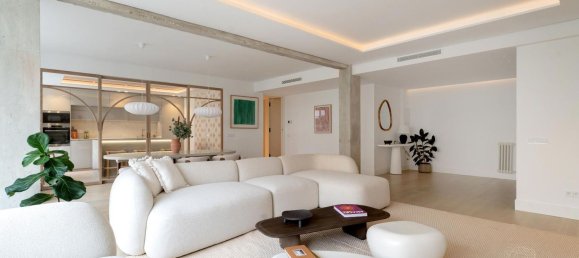 4 bedrooms Apartment in Madrid, Spain No. 193668 2