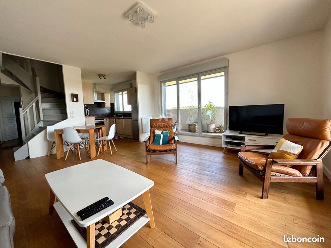 3 bedrooms Duplex in Carrieres-sous-Poissy, France No. 144772