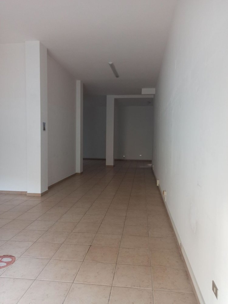 Gewerbliche Immobilie in Rutigliano, Italy 136m², Nr. 358080