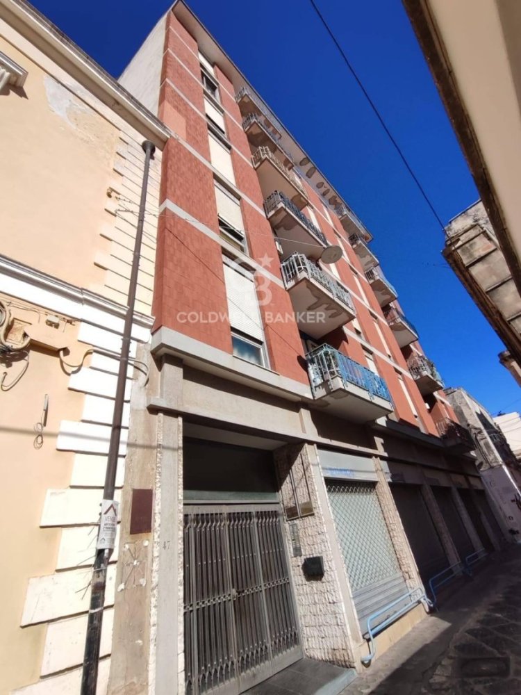 Квартира с 3 спальнями в Бриндизи, Италия № 260345