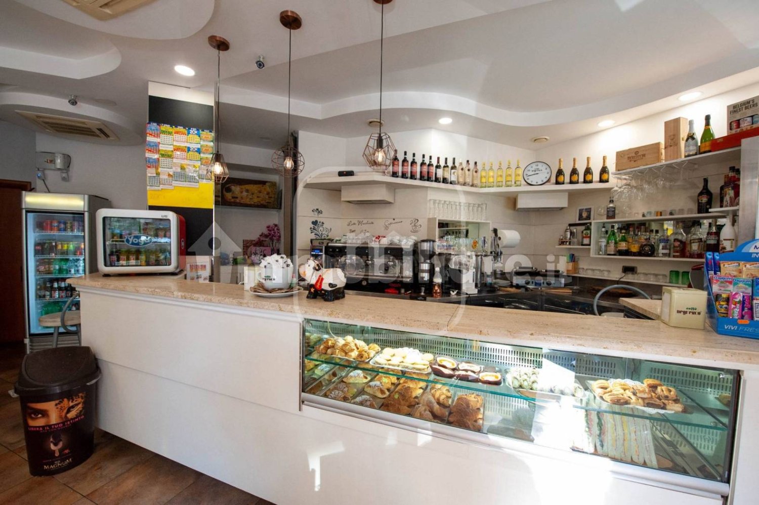 1 room Commercial property in Rome, Italy No. 392567