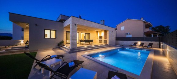 4 غرف نوم فيلا في Nin, Croatia رقم 137 22