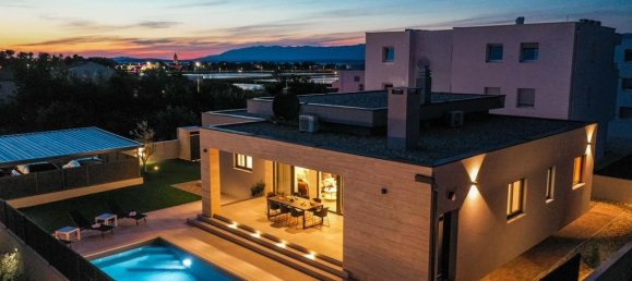 4 غرف نوم فيلا في Nin, Croatia رقم 137 12