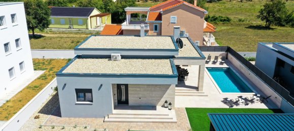 4 غرف نوم فيلا في Nin, Croatia رقم 137 15