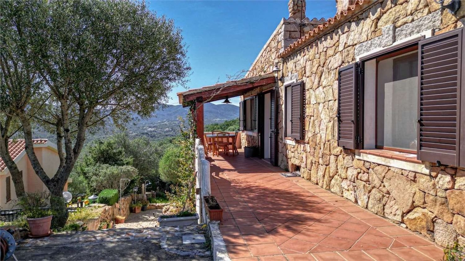5 bedrooms Villa in Olbia, Italy No. 319689