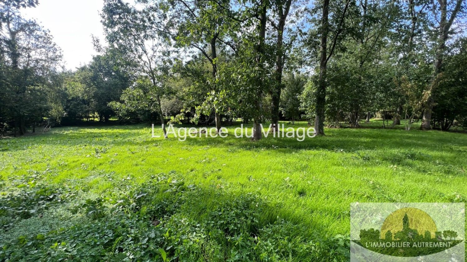 Terreno en Marines, France 705 m² No. 109403