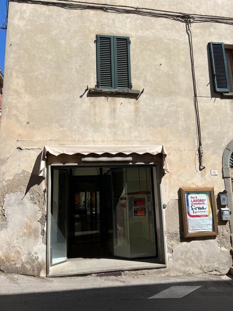 Apartamento de 9 divisões em Foiano della Chiana, Italy N.º 177055