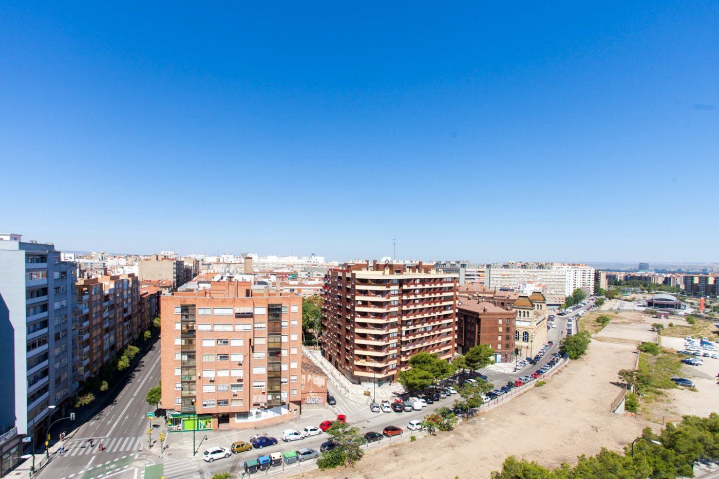 Apartamento de 4 dormitorios en Zaragoza, Spain No. 62056