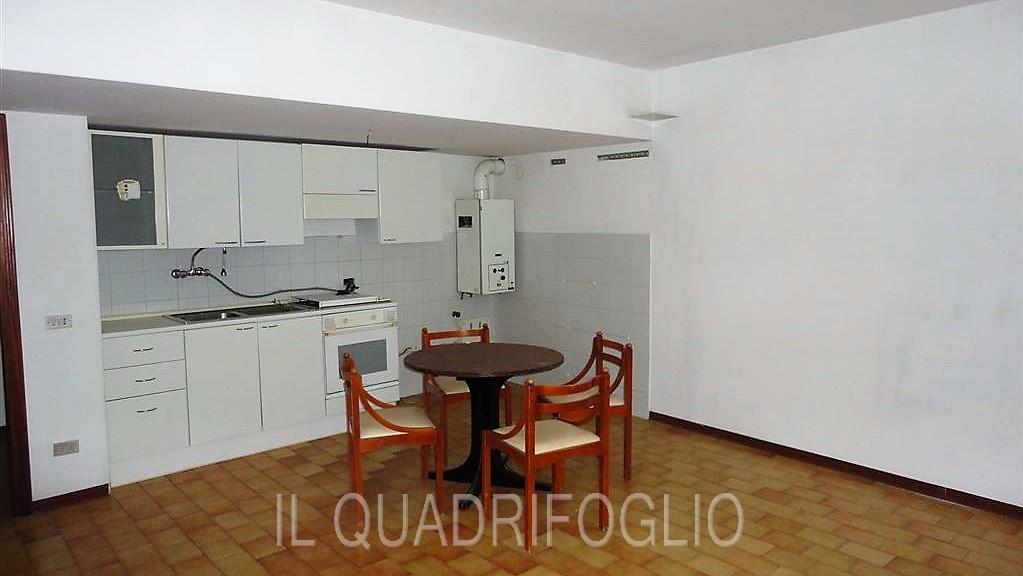 Casa de 5 habitaciónes en Cesena, Italy No. 19527