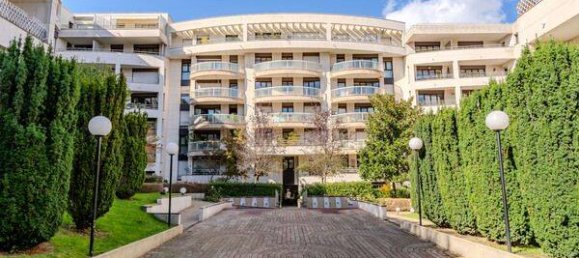 3 bedrooms Apartment in Suresnes, France No. 334301 14