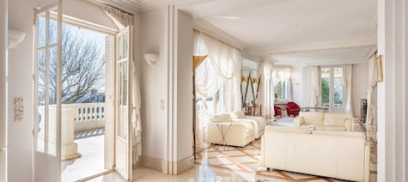 5 bedrooms House in Saint-Cloud, France No. 129393 2