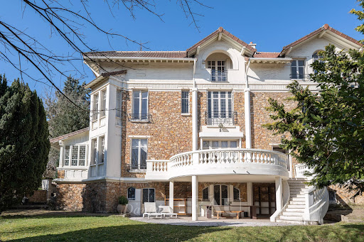 5 bedrooms House in Saint-Cloud, France No. 129393