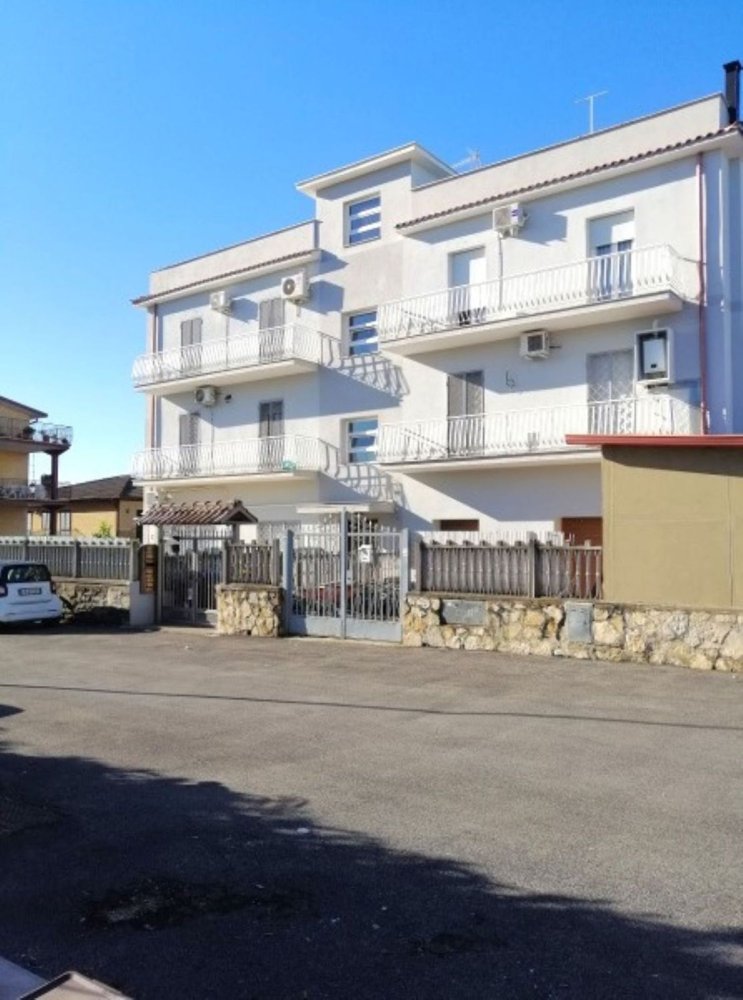 3غرفة منزل في Guidonia Montecelio, Italy رقم 32265