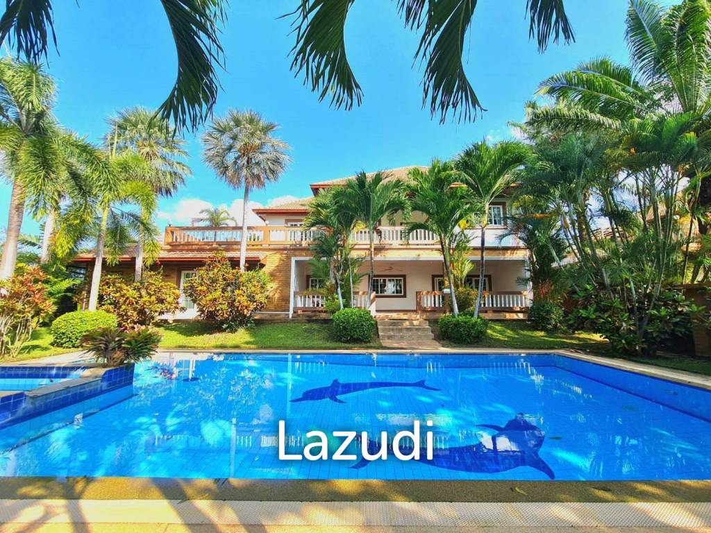 Кафе / ресторан с 6 спальнями в Саттахип, Таиланд № 15459