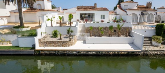 Adosado de 4 dormitorios en Empuriabrava, Spain No. 154032 5