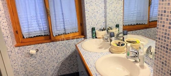 5 bedrooms Villa in Rome, Italy No. 320061 2