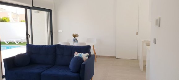 Villa de 3 dormitorios en Pinar De Campoverde, Spain No. 6878 3