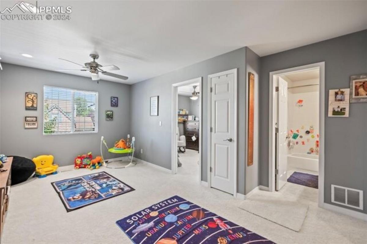 Дом с 5 спальнями в Колорадо Спрингс, США № 383353