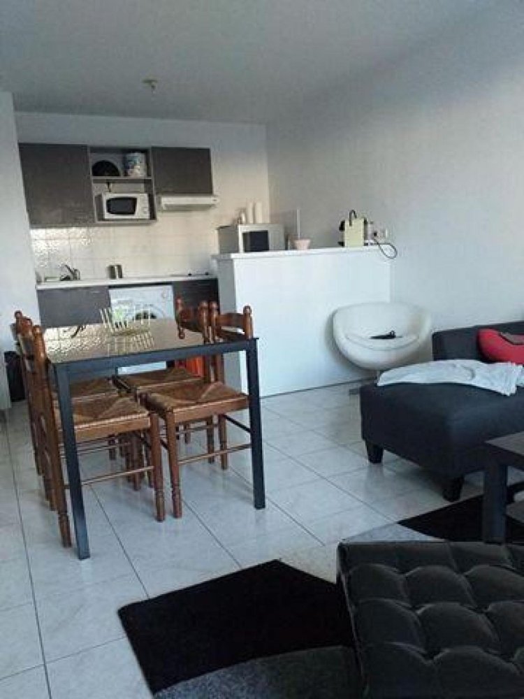 Studio à condo à Niort, France No. 35019