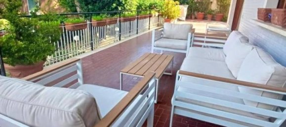 6 rooms Apartment in Naples, Italy No. 27991 12