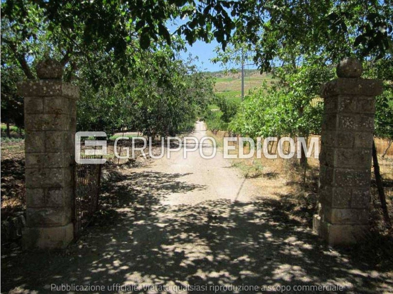 Коммерческая недвижимость 1120м² в Корлеоне, Италия № 289395