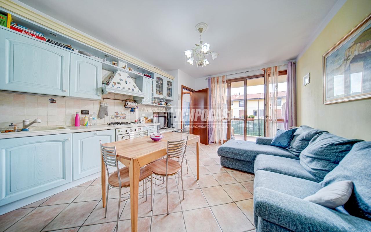 3 rooms Apartment in Vergiate, Italy No. 143310