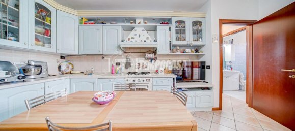 3 rooms Apartment in Vergiate, Italy No. 143310 2