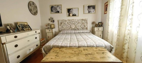 5 rooms Apartment in Prato, Italy No. 34698 11