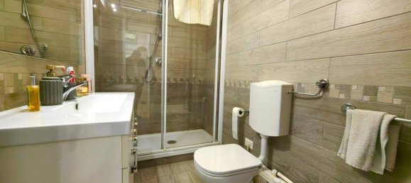 5 rooms Apartment in Prato, Italy No. 34698 12