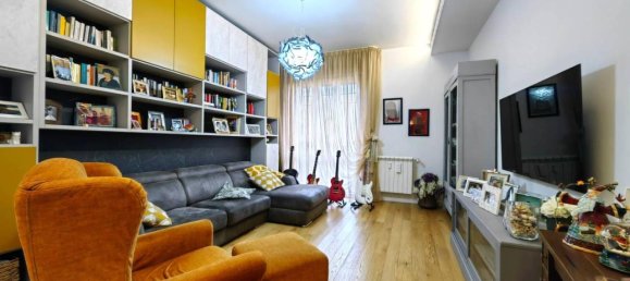 5 rooms Apartment in Prato, Italy No. 34698 5