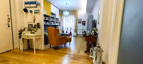 5 rooms Apartment in Prato, Italy No. 34698 4