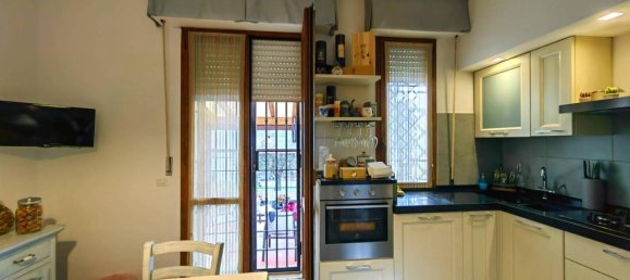 5 rooms Apartment in Prato, Italy No. 34698 18