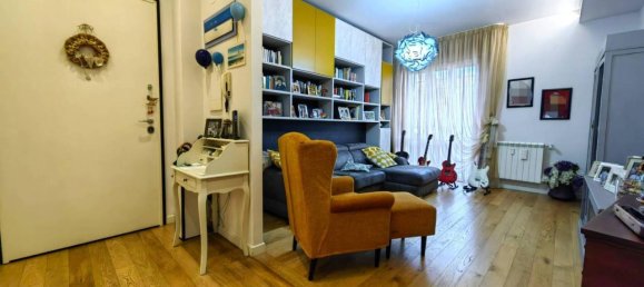 5 rooms Apartment in Prato, Italy No. 34698 2