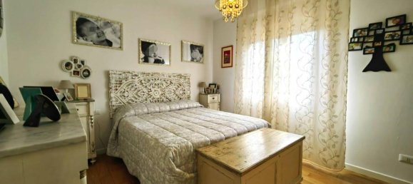 5 rooms Apartment in Prato, Italy No. 34698 10